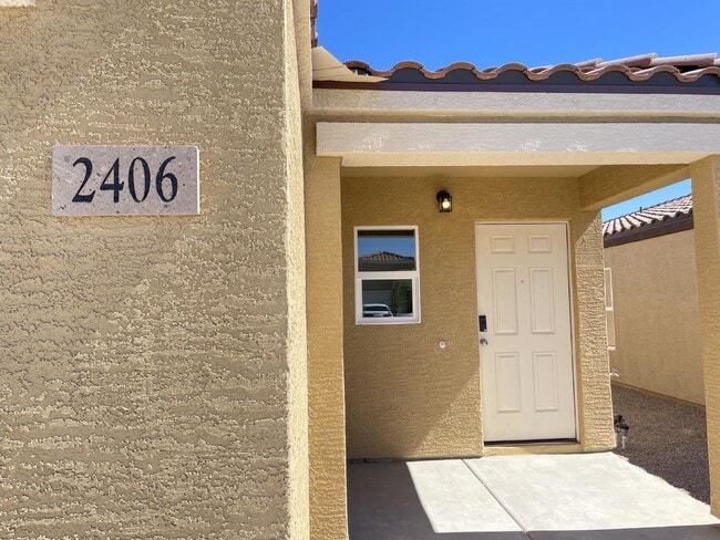 2406 Village Dr in Bullhead City, AZ - Building Photo - Building Photo