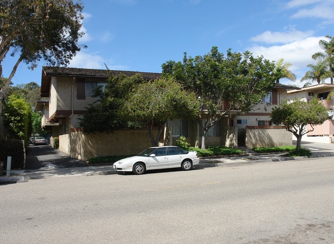 419 Ellwood Beach Dr in Goleta, CA - Foto de edificio - Building Photo