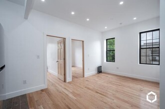 831 Cleveland St in Brooklyn, NY - Building Photo - Building Photo