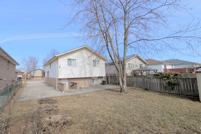 1309 Giselle Crescent in Windsor, ON - Building Photo - Building Photo