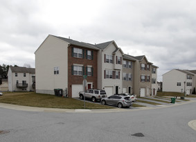 Saddle Ridge Duplexes Apartments