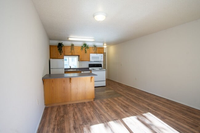 8635 N Leonard St in Portland, OR - Foto de edificio - Building Photo