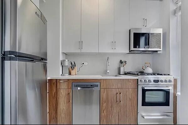 property at 161 W 16th St