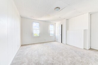 633 McLain St in Pittsburgh, PA - Building Photo - Building Photo