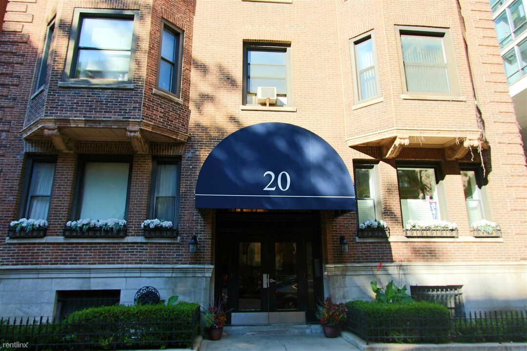 20 E Goethe St-Unit -Apt 203 in Chicago, IL - Building Photo
