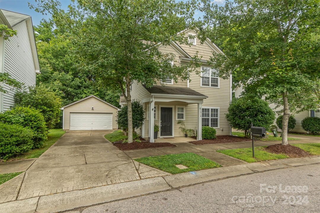 11516 Heritage Green Dr in Cornelius, NC - Foto de edificio