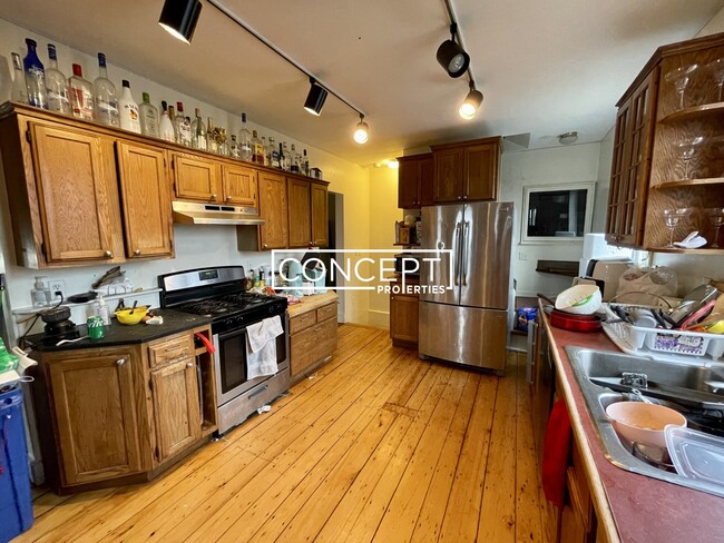 53-2 Lawn St, Unit #2