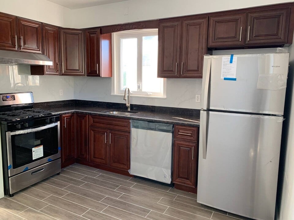 405 Bement Ave in Staten Island, NY - Building Photo