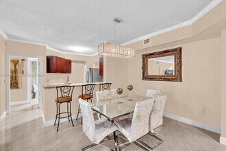 17100 N Bay Rd in Sunny Isles Beach, FL - Building Photo - Building Photo