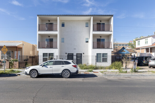 615 Iron Ave SW in Albuquerque, NM - Foto de edificio - Building Photo