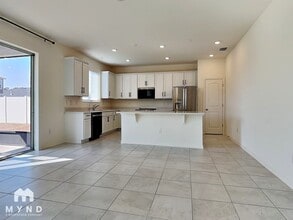 37450 MacKenzie Dr in Zephyrhills, FL - Foto de edificio - Building Photo