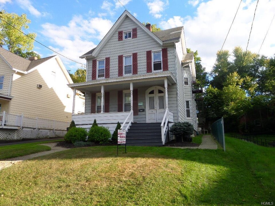 103 W Main St in Walden, NY - Building Photo