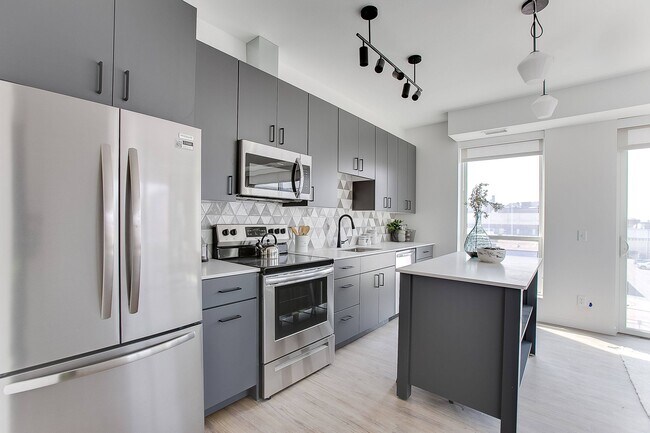 Midline Apartments in St. Paul, MN - Building Photo - Interior Photo