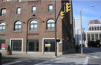 Allerton Apartments in Cleveland, OH - Foto de edificio - Building Photo