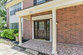 2711 Weald Way Ct in Spring, TX - Foto de edificio - Building Photo