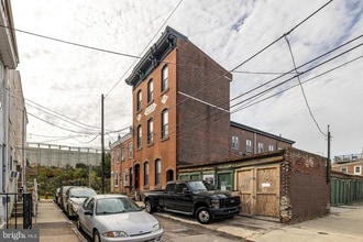 1036 Crease St in Philadelphia, PA - Building Photo - Building Photo