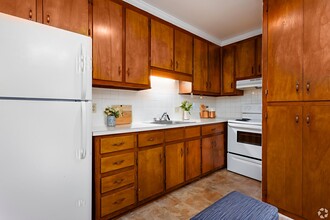 Summercrest Apartments in Waynesboro, VA - Building Photo - Building Photo