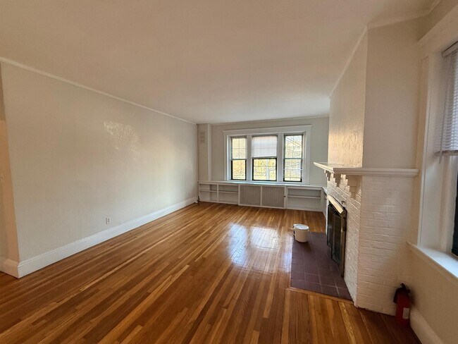 1600 Massachusetts Ave, Unit 6 in Cambridge, MA - Foto de edificio - Building Photo