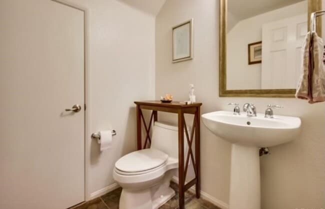 property at 2281 Huntington Point Rd