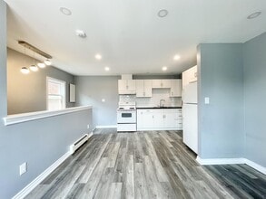 728 E Main St in Welland, ON - Building Photo - Building Photo