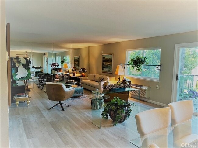 2370 Via Mariposa W, Unit 1C in Laguna Woods, CA - Building Photo - Building Photo