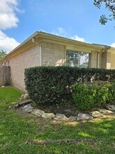 927 Chase Lock Dr in Bacliff, TX - Building Photo - Building Photo