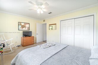 14644 SW 83rd Ct in Palmetto Bay, FL - Foto de edificio - Building Photo