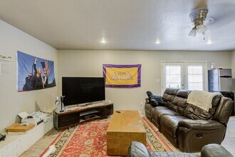 4320 52nd St in Lubbock, TX - Foto de edificio - Building Photo