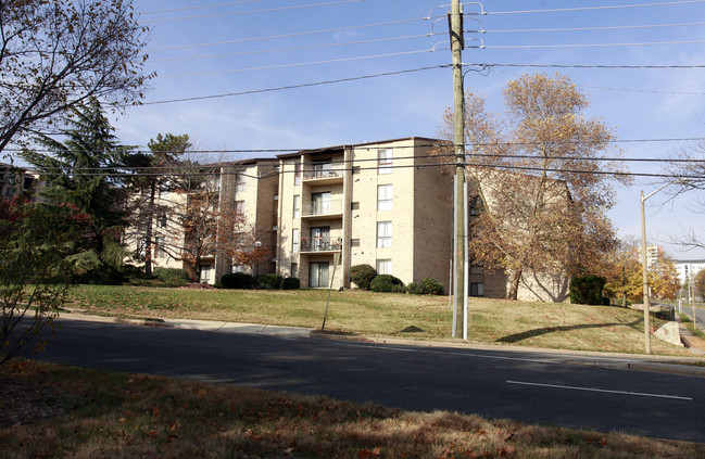 Edsall Bluff in Alexandria, VA - Building Photo - Building Photo