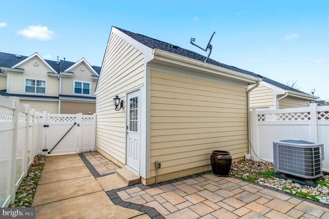 612 Marina Landing Ln in Woodbridge, VA - Building Photo - Building Photo