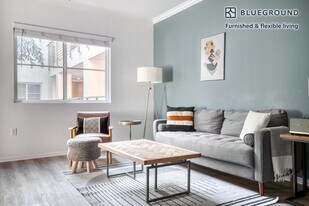 1724 Highland Ave in Los Angeles, CA - Building Photo