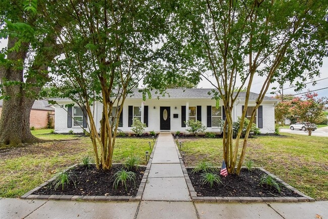 4947 Cheena Dr in Houston, TX - Building Photo - Building Photo