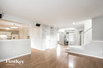 10755 Trailwood Dr in Fishers, IN - Foto de edificio - Building Photo