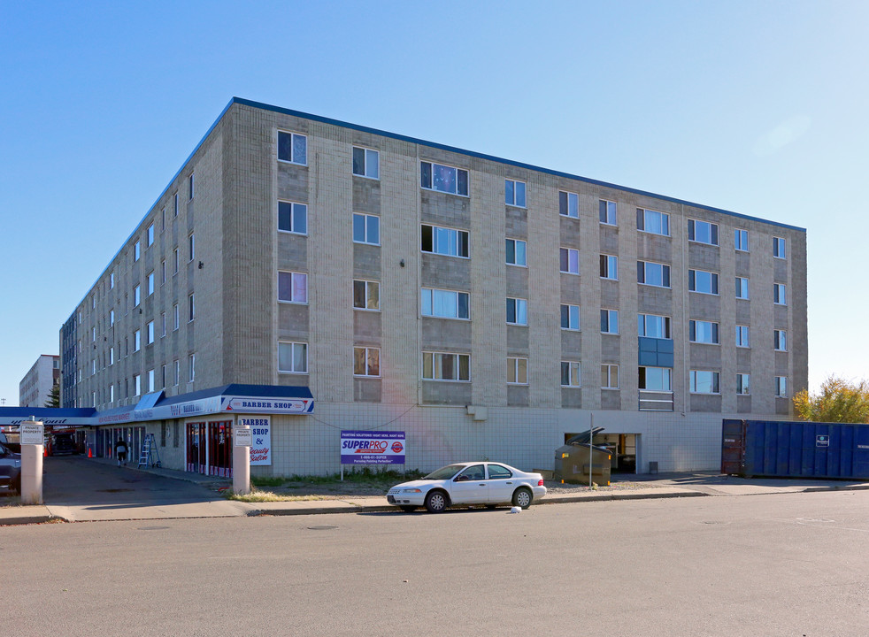 WestWynd Court in Edmonton, AB - Building Photo