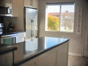 160 Espanas Glen in Escondido, CA - Building Photo - Building Photo