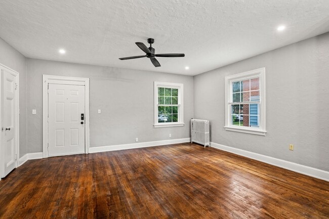 property at 2711 E Kenwood Blvd