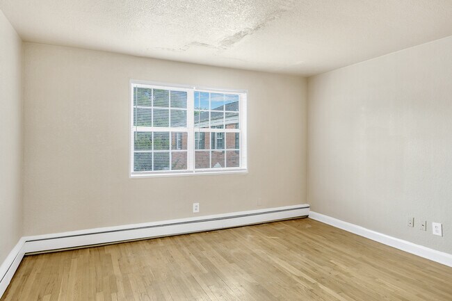 Admiral Pointe in Newport News, VA - Foto de edificio - Interior Photo
