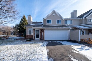 1896 Sapphire Pt in Eagan, MN - Building Photo
