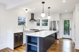 2207 E Republican St in Seattle, WA - Building Photo - Building Photo