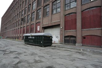 Pac10 Lofts in Lawrence, MA - Foto de edificio - Building Photo