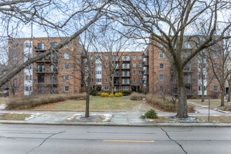 Oak Court Condominiums in Evanston, IL - Building Photo - Building Photo