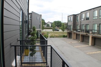 2323 Prestige Pl in Schaumburg, IL - Building Photo - Building Photo