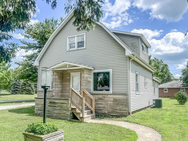 property at 707 E Lincoln St