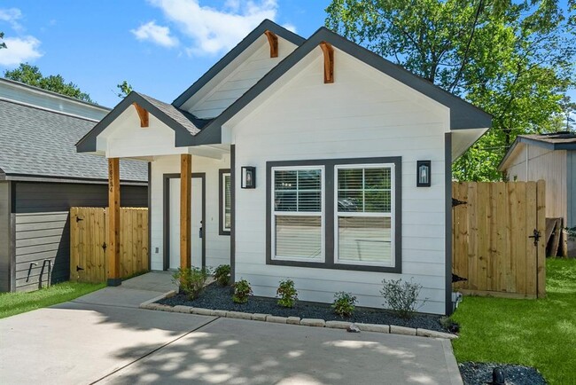 16394 Eastchase St in Montgomery, TX - Building Photo - Building Photo