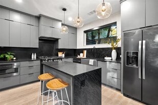 2209 Rae Dell Ave in Austin, TX - Building Photo