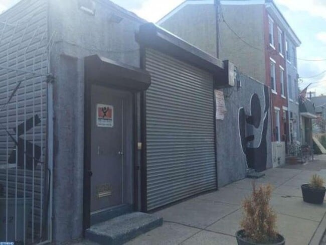 2220 E Fletcher St, Unit 2 Car garage and Apartment