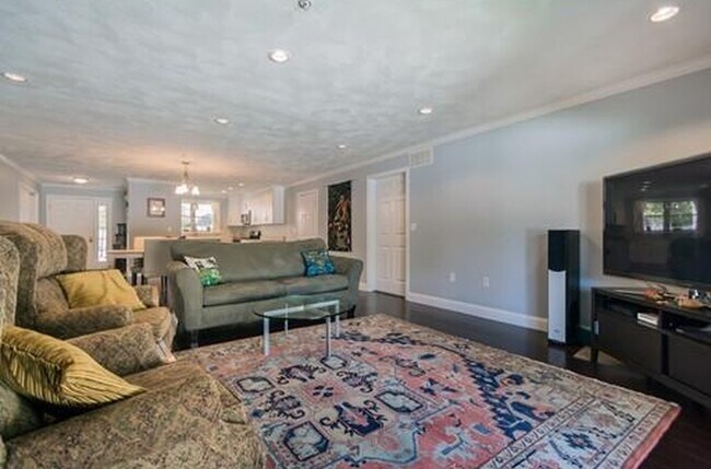 18 Dale St, Unit 4B in Andover, MA - Building Photo - Building Photo