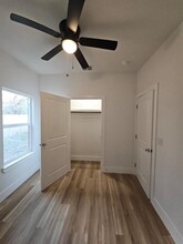 715 E Live Oak St in Lockhart, TX - Foto de edificio - Building Photo