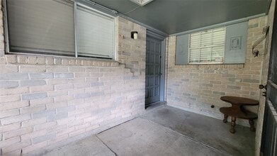 12407 Russ Dr in Houston, TX - Foto de edificio - Building Photo