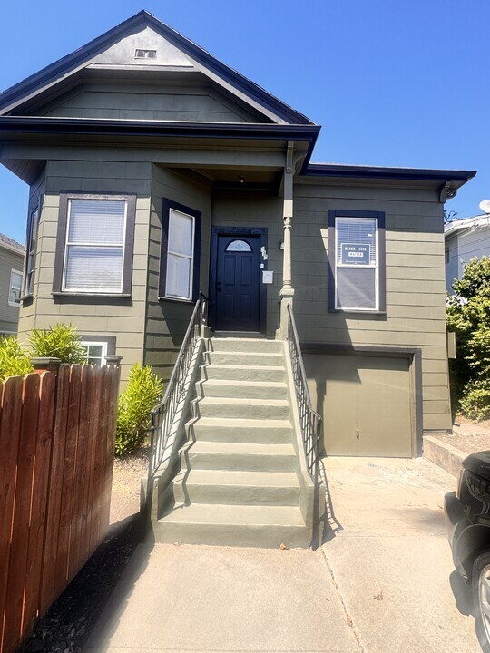 837 Bancroft Way in Berkeley, CA - Building Photo